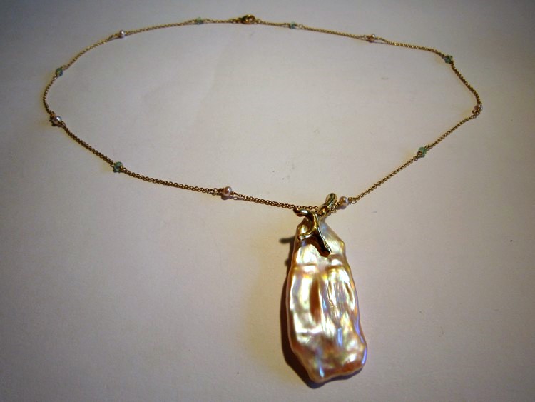 Necklace, pearl, emerald gold