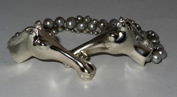 Silver Pearl Bracelet with two horse
                      heads