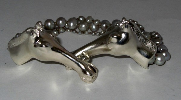 Silver Pearl Bracelet with two horse
                      heads