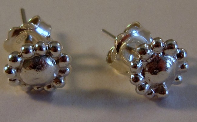 Granulation flower earrings