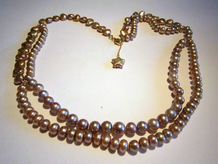 Necklace, pearls, gold